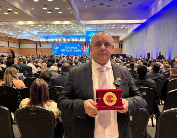 Em Brasília, Jardim do Mulato recebe Selo Ouro pelo Compromisso Nacional Criança Alfabetizada